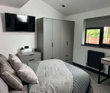 Brand-New All-Ensuite Urban Luxury House-Share - Photo 6