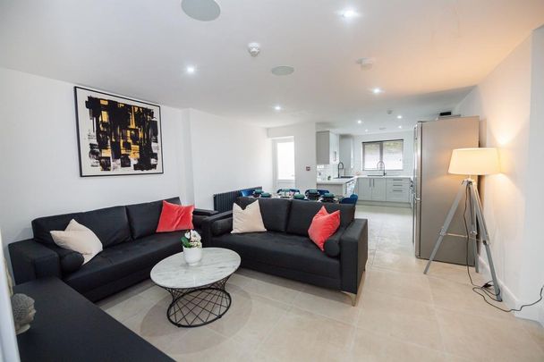 6 bedroom house to rent - Photo 1