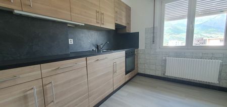 RENOVE - 3.5 pcs in attic and in front of the school with parking space - Photo 5