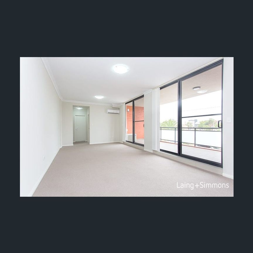 2 Bedroom Spacious Unit - Convenient Location - Photo 1