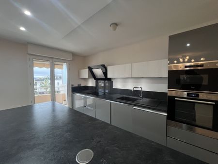 Location Appartement 3 pièces 75m² ST LAURENT DU VAR 06700 - Photo 5