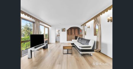 An Iconic, Architect-Designed Showpiece in a Premier Position - Photo 2