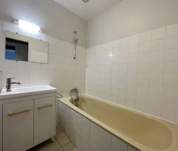 Location Appartement 3 pièces 53m² LE MAY SUR EVRE 49122 - Photo 6