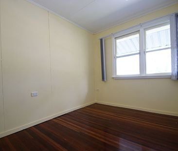 ULTIMATE LOCATION WITH COVERED DECKS + FULLY FENCED + SIDE ACCESS +... - Photo 2