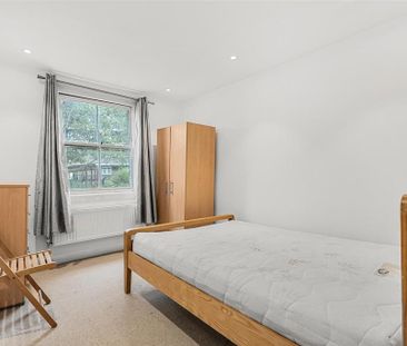 3 bedroom flat to rent - Photo 4