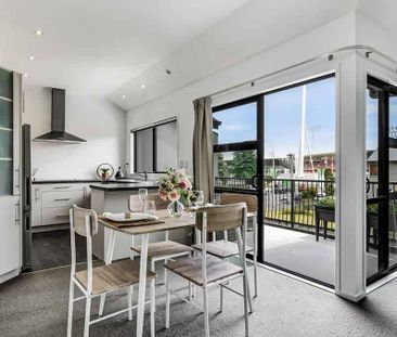 Home with a View - and So Central. - Photo 4