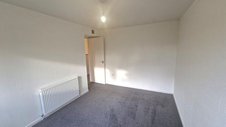 3 bedroom end of terrace house to rent - Photo 2