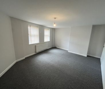 1 bed Flat - To Let - Photo 4