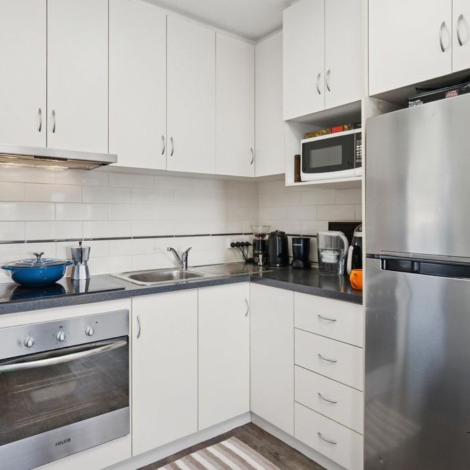 Charming 2-Bedroom Apartment in the Heart of Subiaco – Convenience Meets Comfort - Photo 1