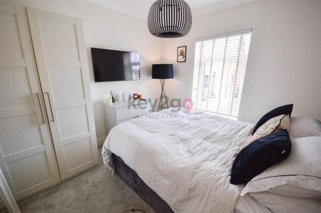 2 bedroom end of terrace house to rent - Photo 5