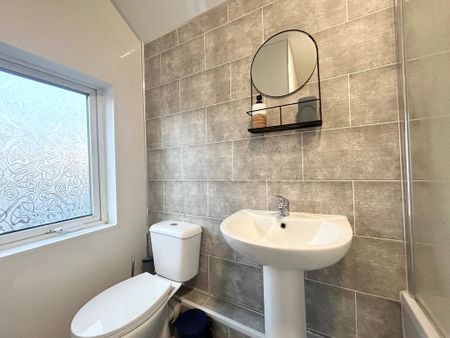 3 bedroom end of terrace house to rent - Photo 2