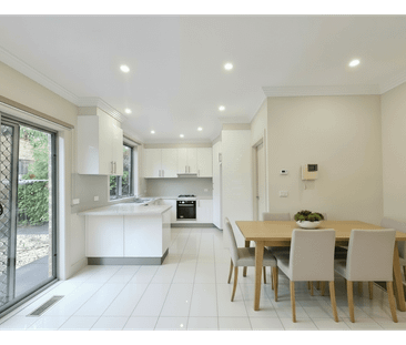 Prime position townhouse - Photo 5