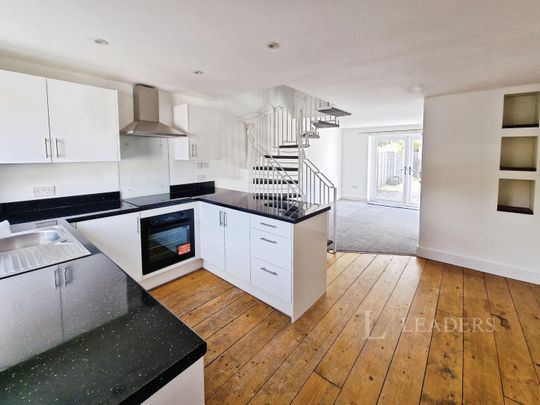2 bedroom end of terrace to rent Horton Heath - Photo 1