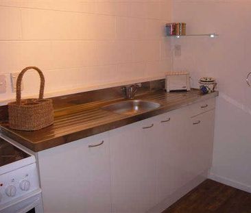 Spacious flat in great location, handy to CBD, The Base, Waikato St... - Photo 6