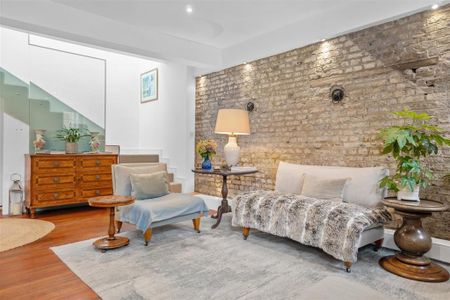 3 bedroom mews to rent - Photo 2