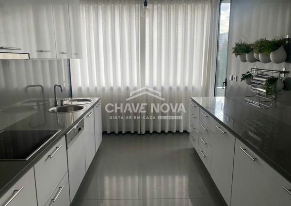 Apartamento T5 em Porto