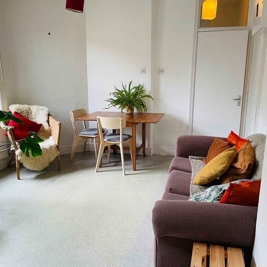 2 Bed Maisonette, Fountain Road, SW17 - Photo 1