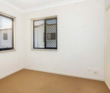 Conveniently located 2-story townhouse. - Photo 4