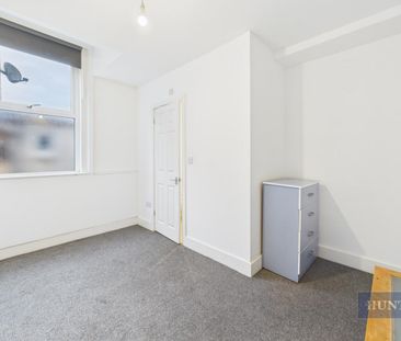 2 bedroom Flat To Let - Photo 6