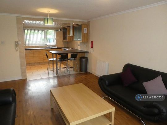 3 bedroom flat to rent - Photo 1