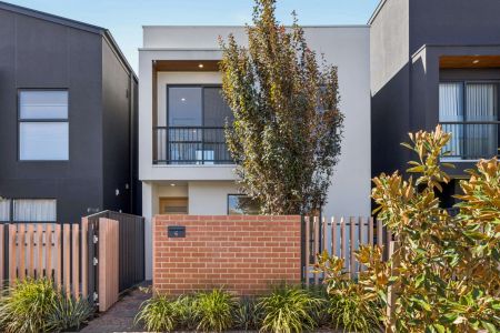 Divine Modern Luxury: Secure, Stunning and Spacious - Photo 4