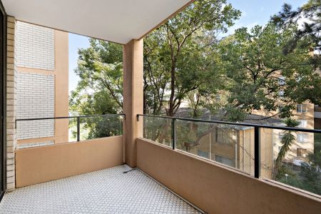 Spacious Two Bedroom Unit in Prized Waterfront Location - Photo 2