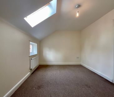 2 bedroom Semi-Detached House to let - Photo 4
