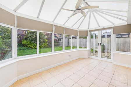 4 bedroom detached house to rent - Photo 4