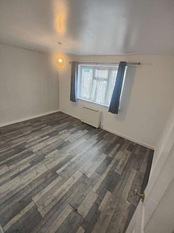 Linstock Way, Aldermans Green, Coventry, CV6 - Photo 3