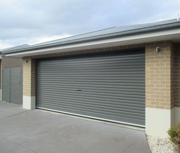 SPACIOUS TOWNHOUSE IN CENTRAL BAIRNSDALE - Photo 3