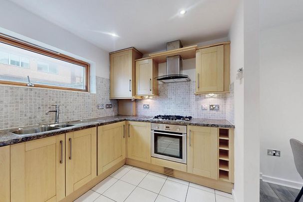 3 bedroom flat share to rent - Photo 1