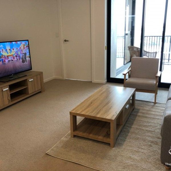 Furnished 1-Bed Apartment + Car Park | Prime Location - Photo 1