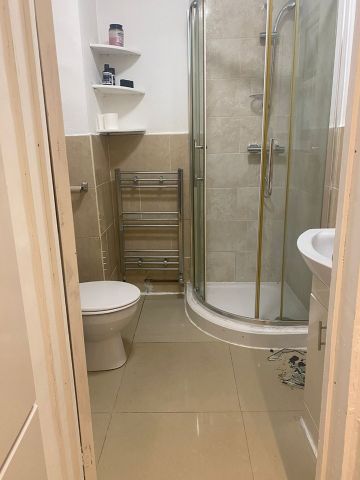 Studio Flat, Oulton Crescent, IG11 - Photo 5