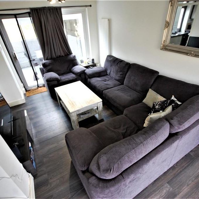 3 bedroom terraced house to rent - Photo 1
