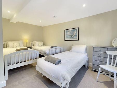 4 bedroom terraced house to rent - Photo 4