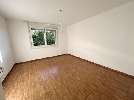 Superb 3.5 room apartment on the 1st floor - approx. 83m2 - Photo 5