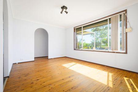 Spacious 3-Bedroom Family Home in Sought-After Bonnyrigg Heights Location - Photo 5
