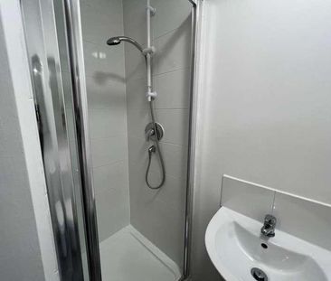 En-suite Room, In Gardner Street, Salford, M6 - Photo 3