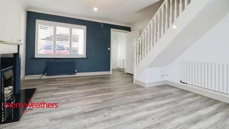 3 bed town house to rent in Thornley Brook, Thurnscoe, Rotherham - Photo 2