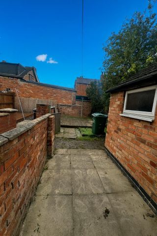 3 bedroom terraced house to rent - Photo 3