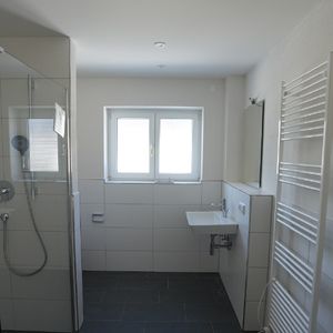 Exklusives Wohnen im Ergeschoss - 2-Zimmer-Terrassenwohnung - Foto 2