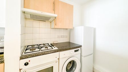 1 bedroom Flat To Let - Photo 4