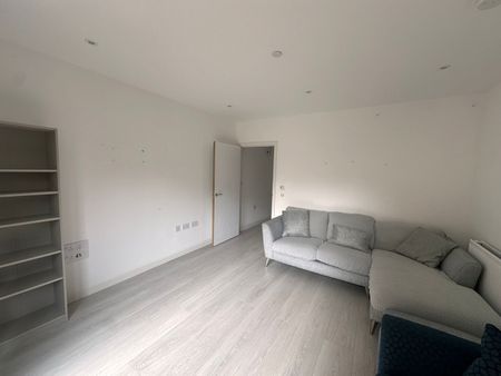 2 Bed Flat, Milton Road, NW9 - Photo 3