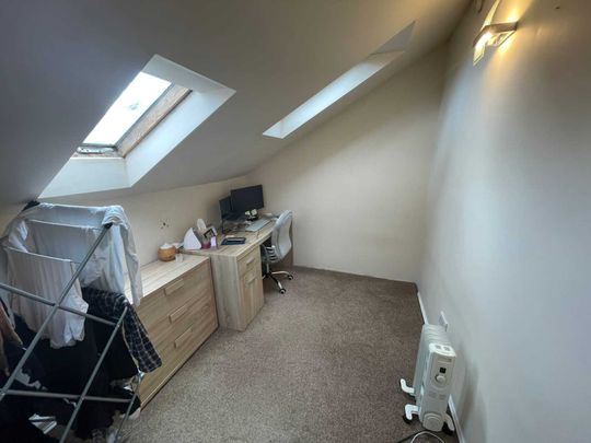 Price £1,150 pcm - Available 01/05/2026 - Unfurnished - Photo 1