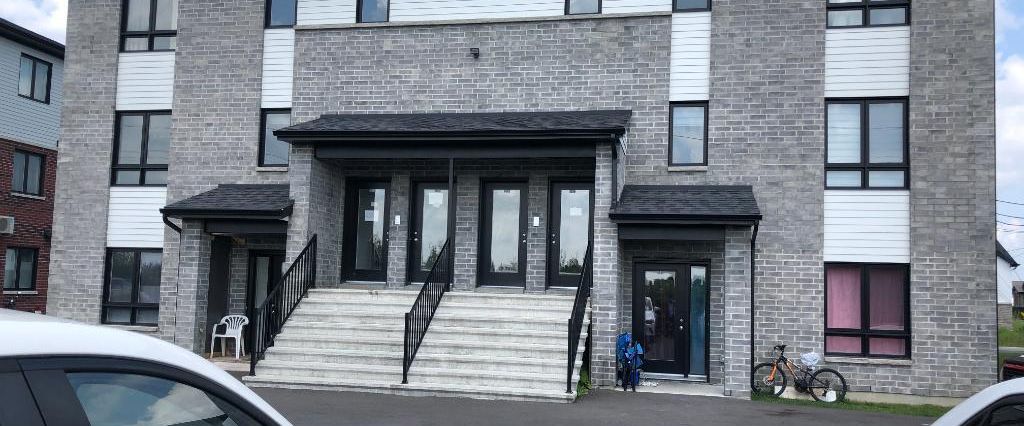 Superbe 5 1/2 à Louer - Moderne, Spacieux, à Drummondville, disponible le 1er Août - Photo 1