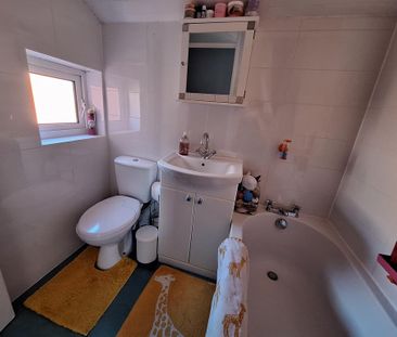 3 bedroom terraced house to rent - Photo 2