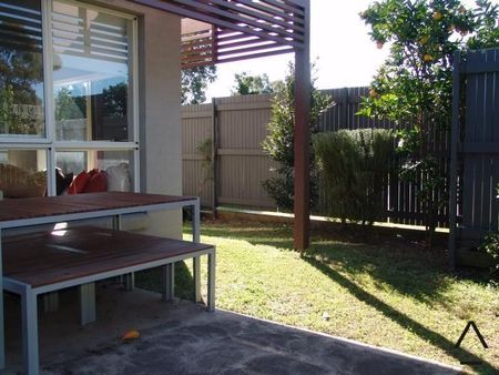 Modern 3-Bedroom Townhouse in Sought-After Mornington Estate - Photo 3
