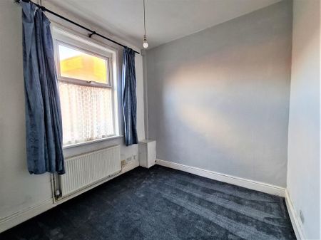 2 bedroom end of terrace house to rent - Photo 3