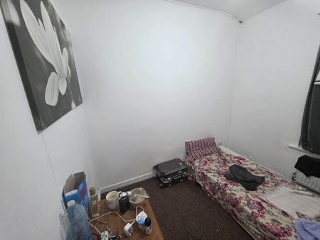 2 Bed Terraced House, Cleveland Road, M8 - Photo 3