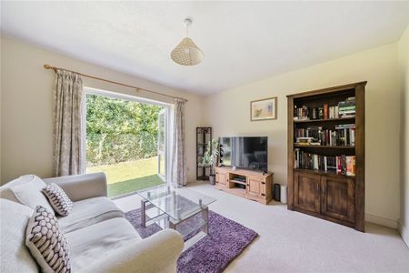 2 Bedroom - Headley Close, Alresford - Photo 5